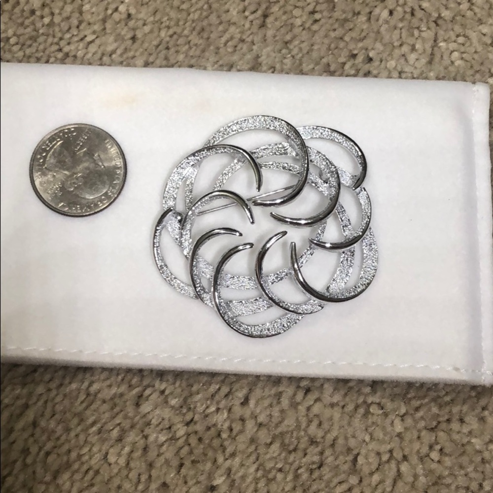 Vintage Sarah cov silver tone brooch